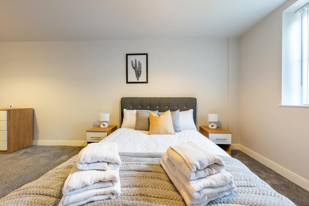 Lovely 4-Sleeper Apartment In Central Slough With Free Parking Eksteriør billede