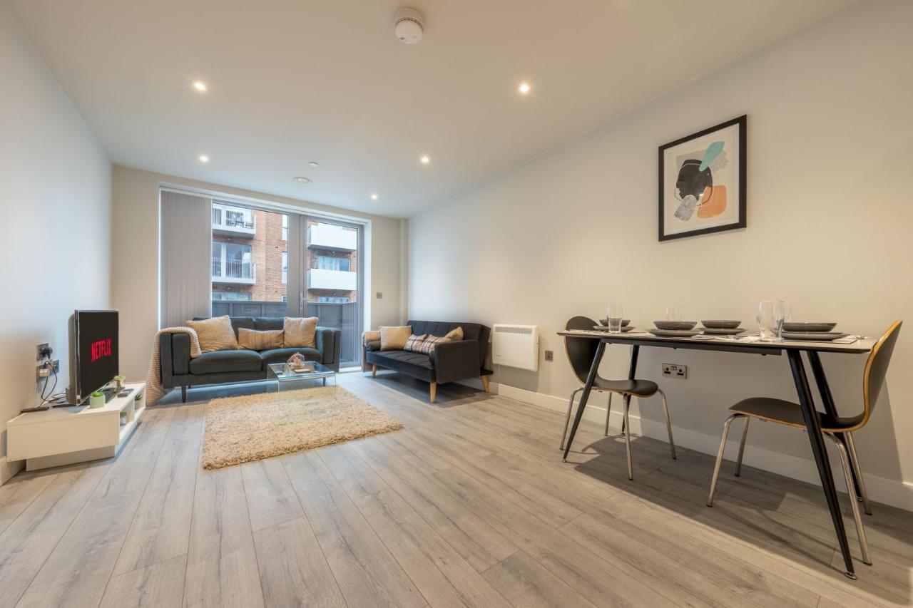 Lovely 4-Sleeper Apartment In Central Slough With Free Parking Eksteriør billede