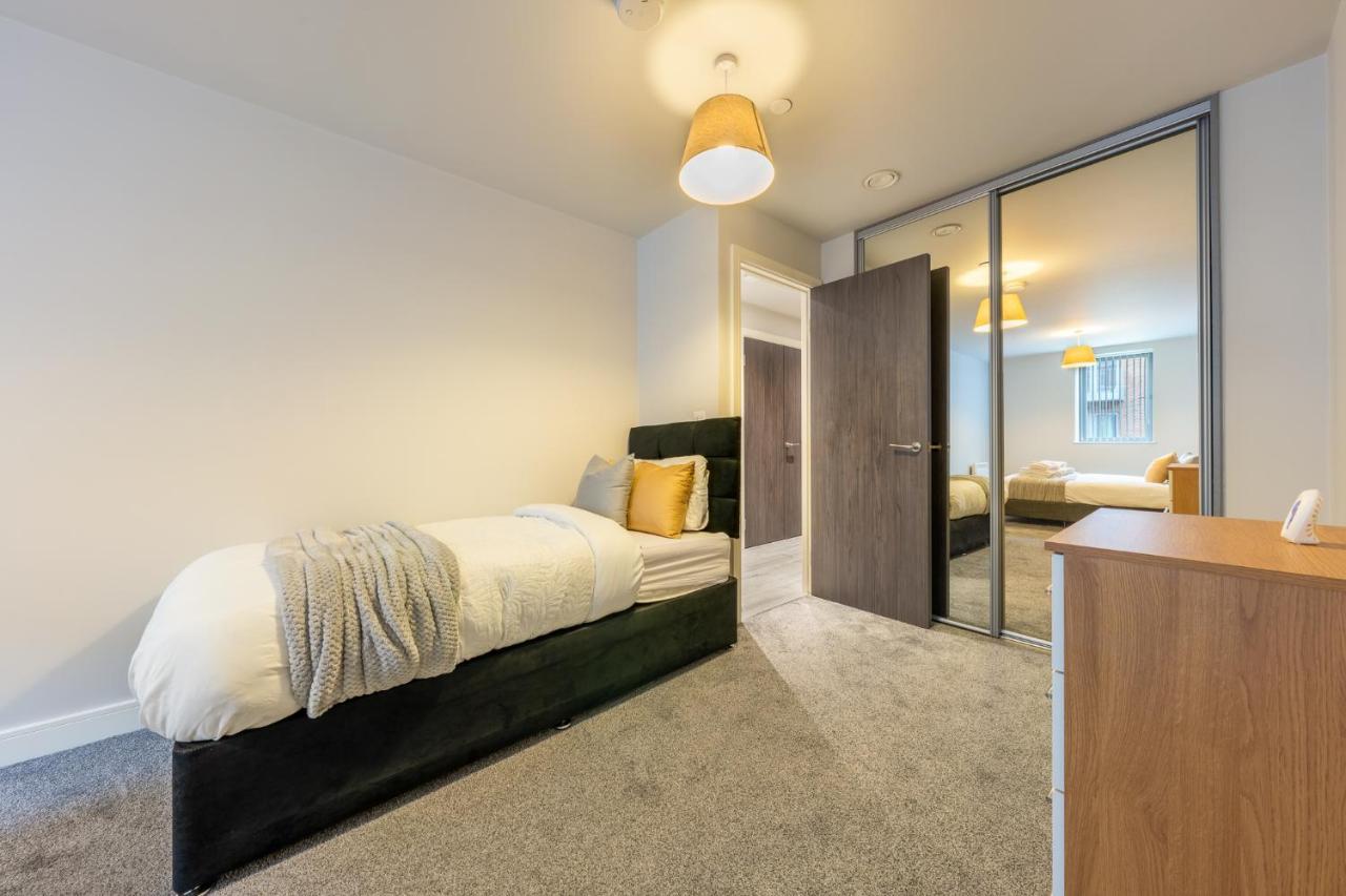 Lovely 4-Sleeper Apartment In Central Slough With Free Parking Eksteriør billede