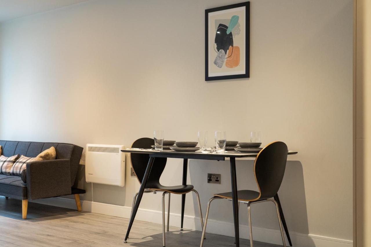 Lovely 4-Sleeper Apartment In Central Slough With Free Parking Eksteriør billede