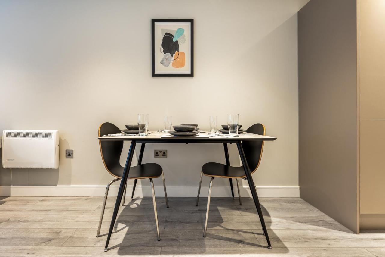 Lovely 4-Sleeper Apartment In Central Slough With Free Parking Eksteriør billede