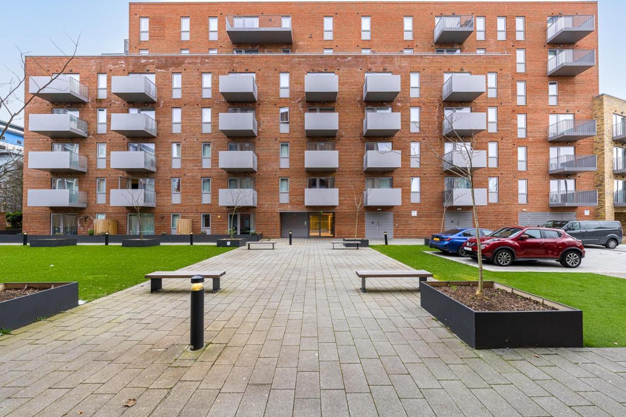 Lovely 4-Sleeper Apartment In Central Slough With Free Parking Eksteriør billede