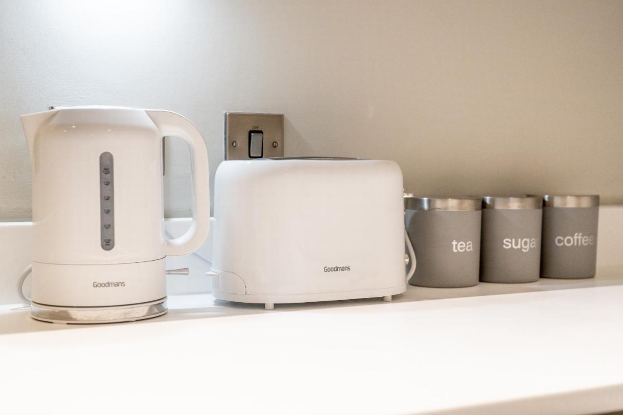 Lovely 4-Sleeper Apartment In Central Slough With Free Parking Eksteriør billede