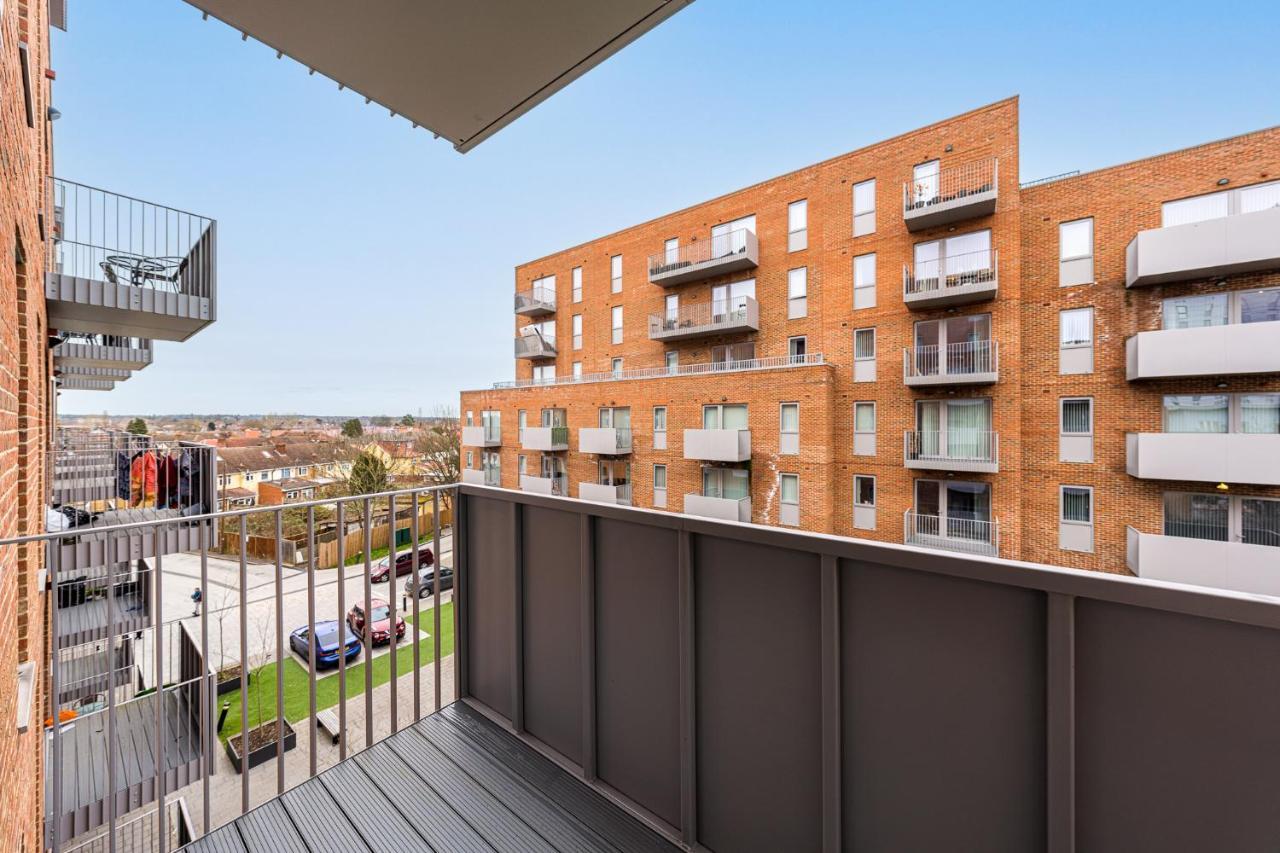 Lovely 4-Sleeper Apartment In Central Slough With Free Parking Eksteriør billede